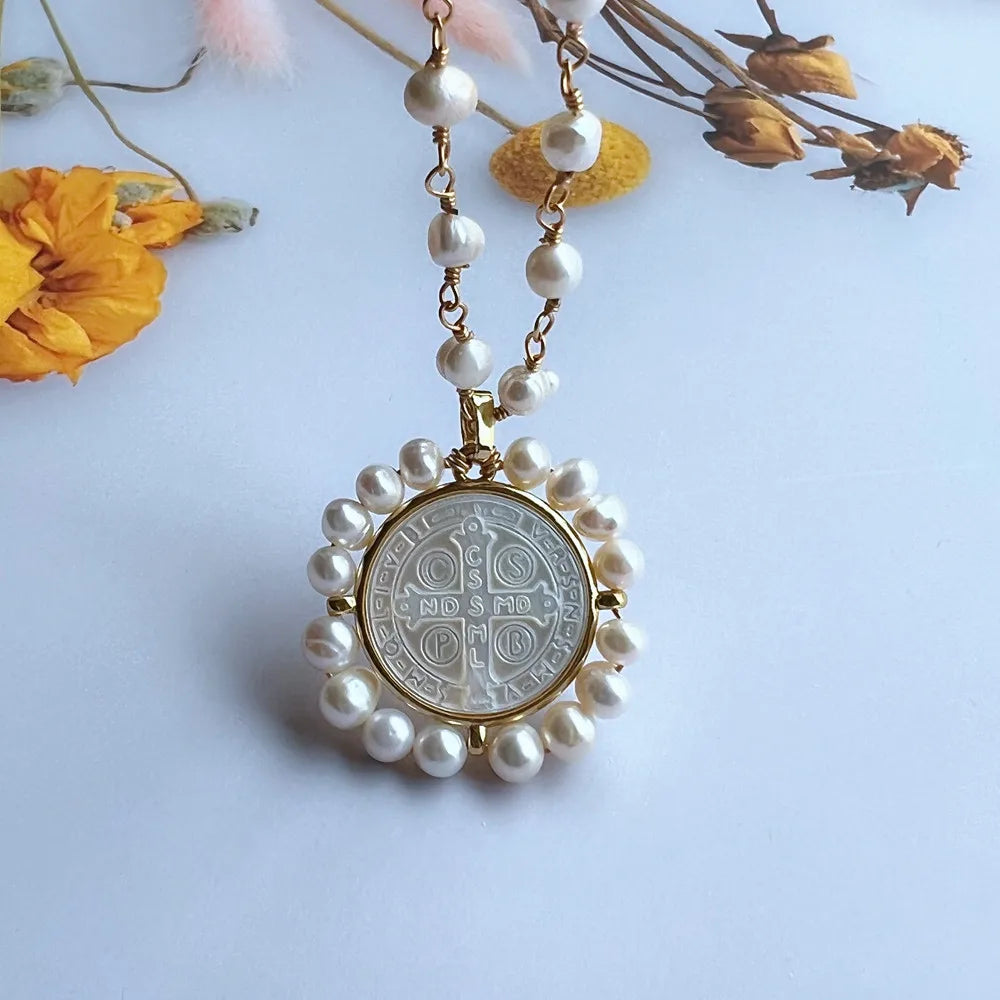 Natural Freshwater Pearl Virgin Mary Charms Necklace Natural Mother Pearl Shell Religious Medals San Benito Necklace for Gift